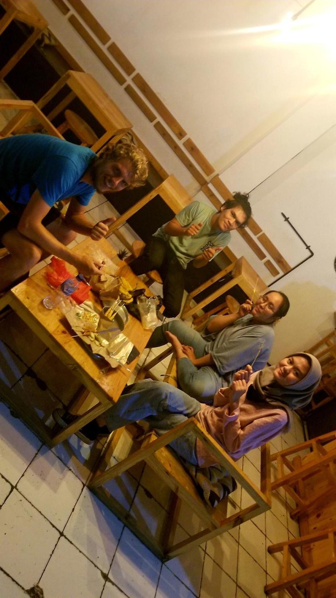 Coffeebunk Hostel Тангеранг Экстерьер фото